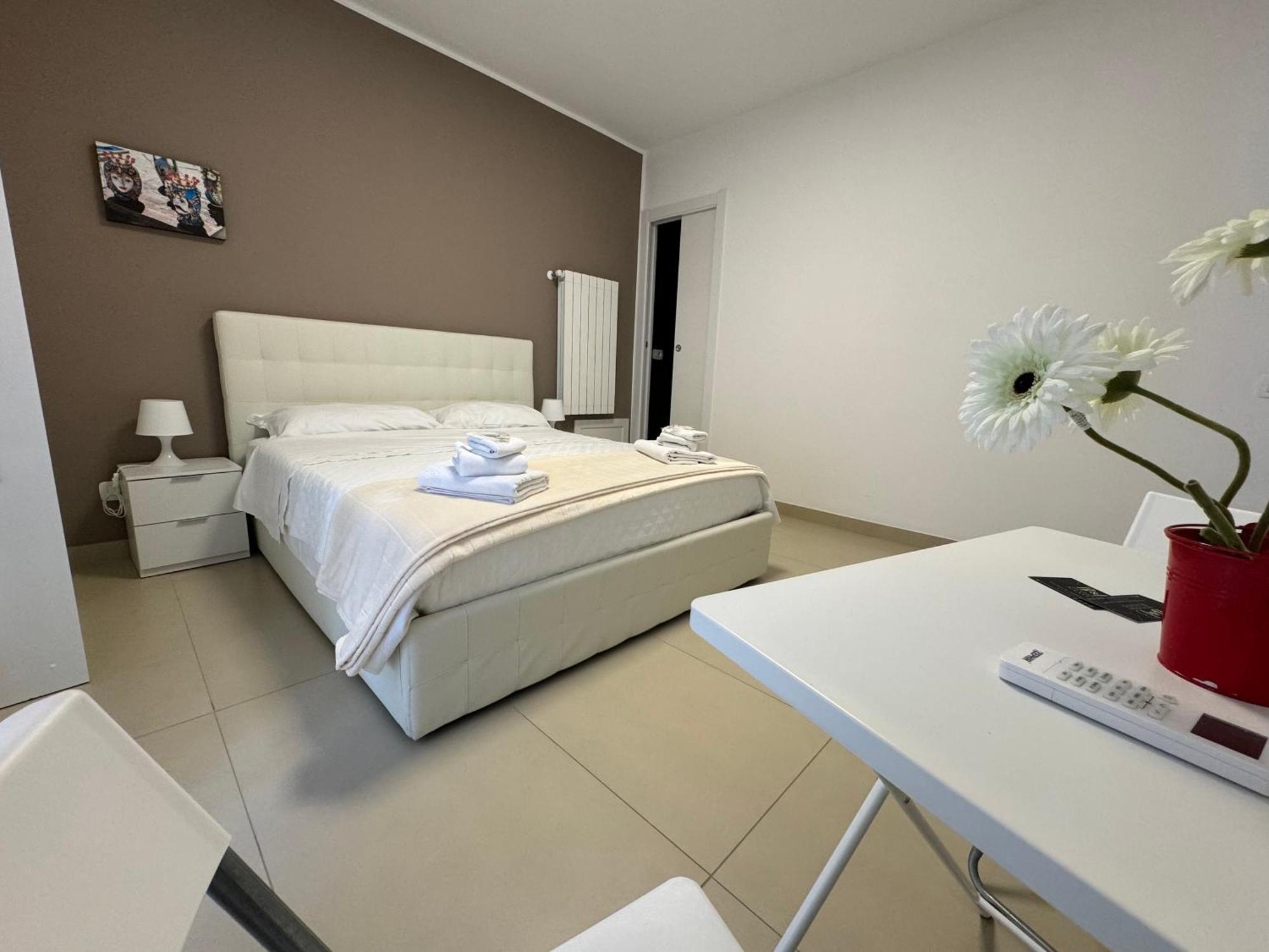 Four Rooms Naxos Giardini Naxos Exterior foto